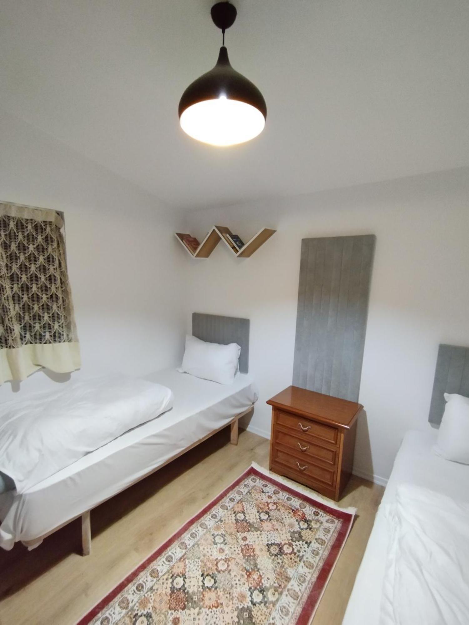 2 Single Bedroom Tirana Bagian luar foto